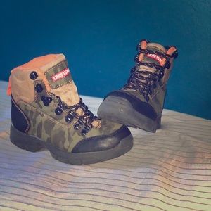 Camo craftsman hiking boots - boys